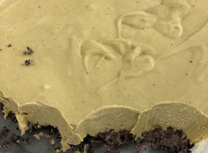 Una foto de Mousse de Matcha con base de galletitas Oreo