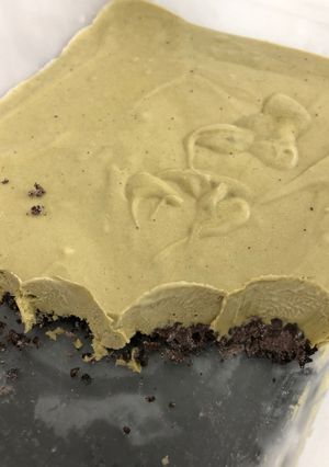 Una foto de Mousse de Matcha con base de galletitas Oreo