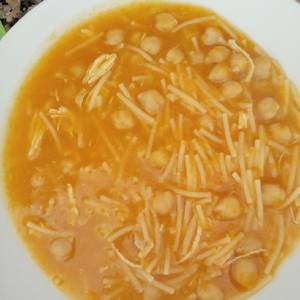 Sopa de calabaza con gallina y garbanzos