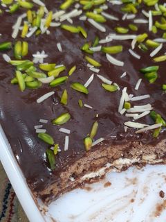 عکسی از دستور کیک یخچالی شکلاتی