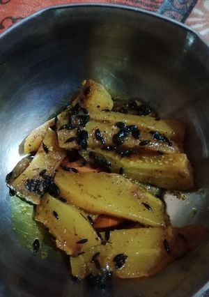 A picture of Starfruit pickle.