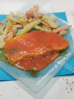 Una foto de Atún con tomate y verduritas