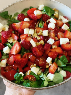 Una foto de 🍓 Summer Salad (282 kcal)