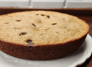 Una foto de Torta con dulce de leche y chips en essen
