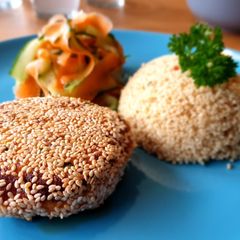 A picture of Salmon patties.