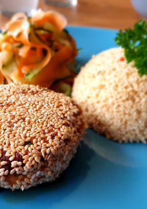 A picture of Salmon patties.