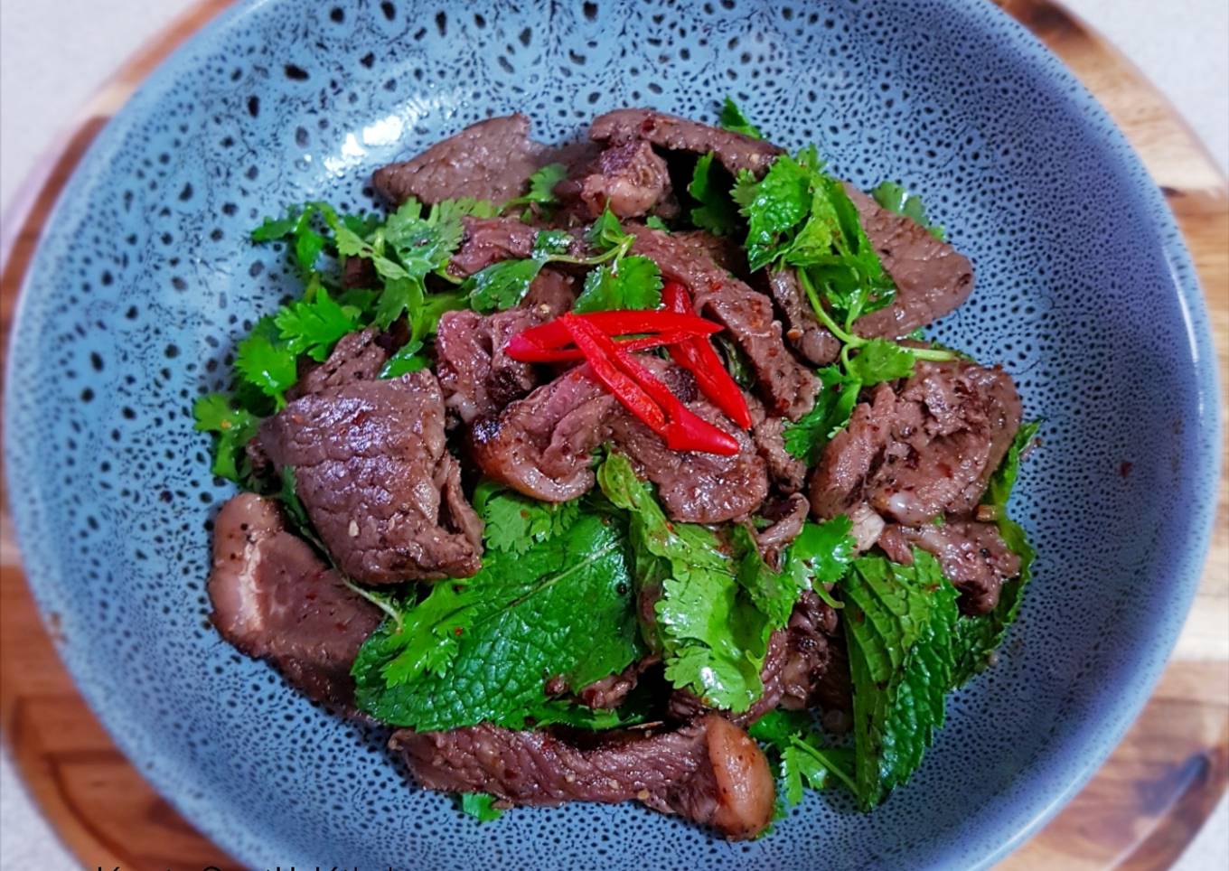 Spicy steak salad