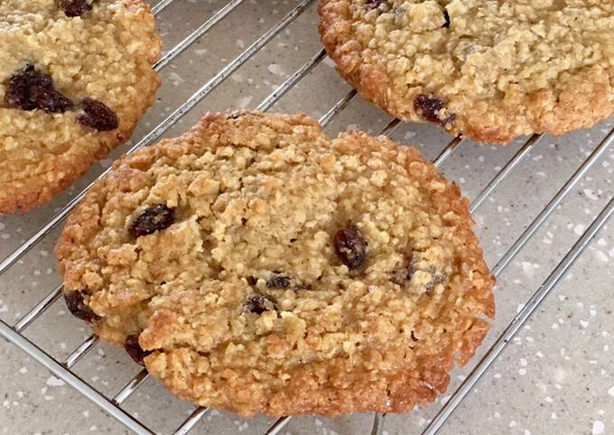 Steps to Prepare Homemade Chewy Fruity Flapjack Cookies