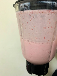 草莓優格飲 的食譜成品照片