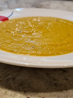 Una foto de Puré de berenjena, zanahorias, boniato y quesitos