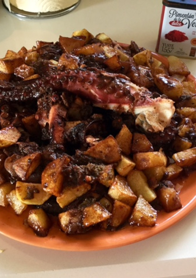 Una foto de Pulpo al horno con cerveza y vino blanco