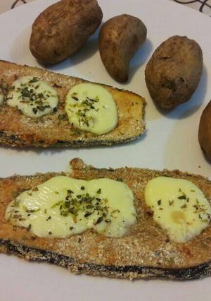 Una foto de Milanesas de berenjenas con papas rústicas