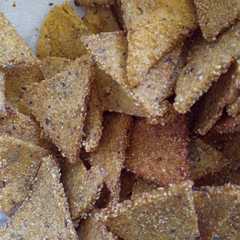 Una foto de Nachos integrales con semillas