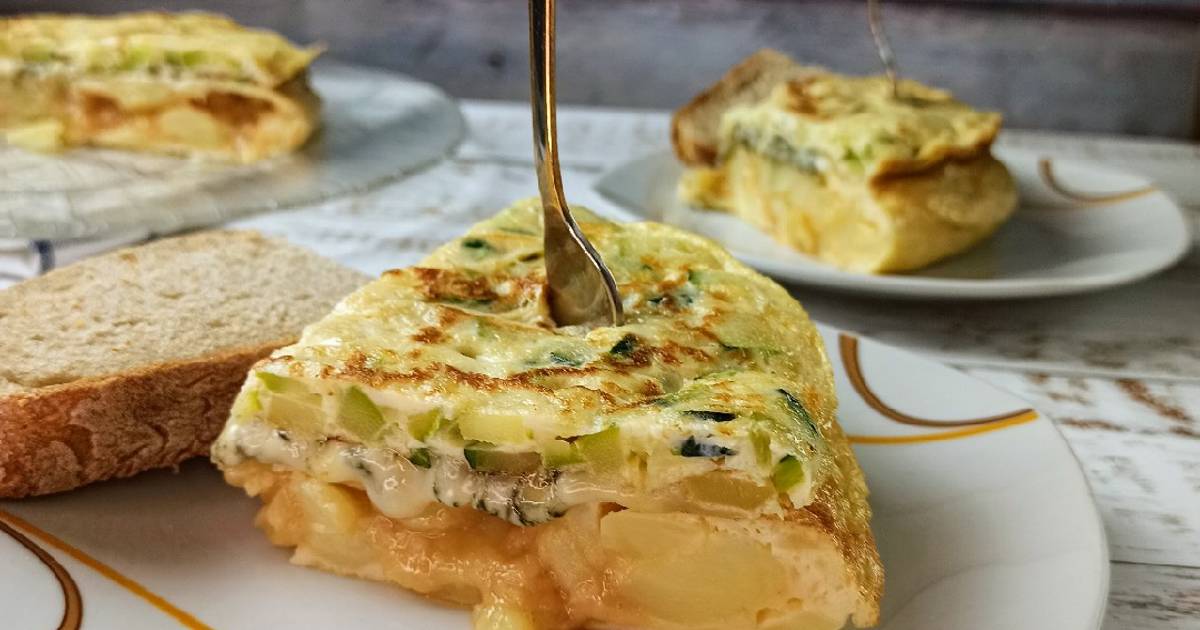 Tortilla de patata y calabacín doble (bajo en grasas) Receta de Ir CrM