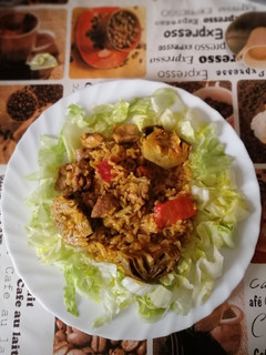 Una foto de Arroz integral con pavo y alcachofas y corona de iceberg