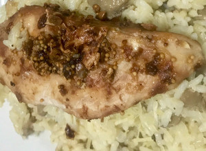 Una foto de Suprema de pollo con mostaza en grano