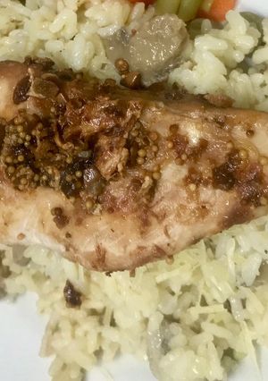Una foto de Suprema de pollo con mostaza en grano