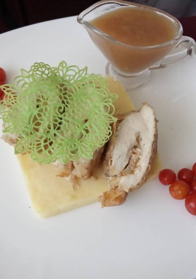 Філе курки фаршироване грушами та сиром