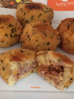 Una foto de Papas bomba rellenas de carne