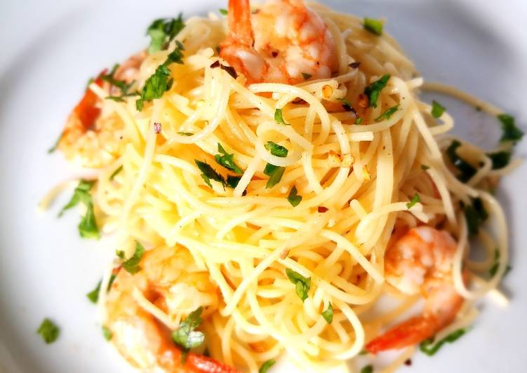 Spaghetti Aglio e Olio (Shrimp Aglio e Olio Spaghetti)