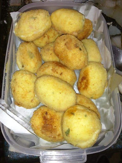 Una foto de Bombas de papa rellenas de queso