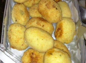 Una foto de Bombas de papa rellenas de queso