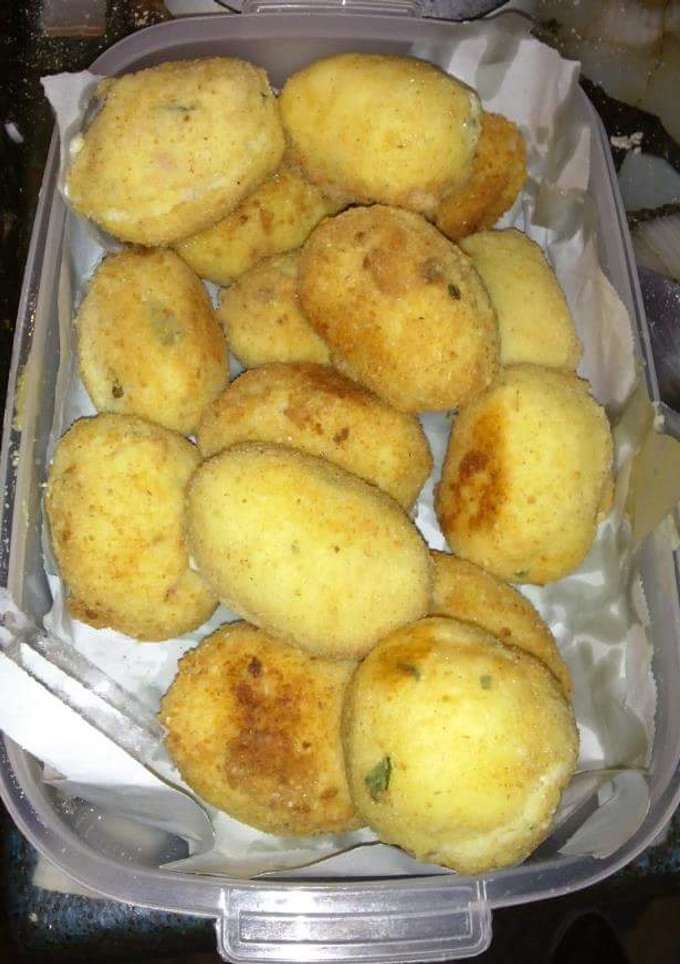 Una foto de Bombas de papa rellenas de queso