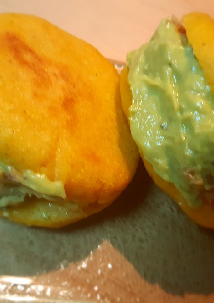 Una foto de Arepas con queso rellenas