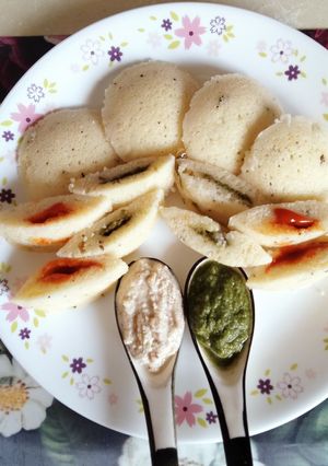 A picture of , Chutney and tomato ketchup filled idli.