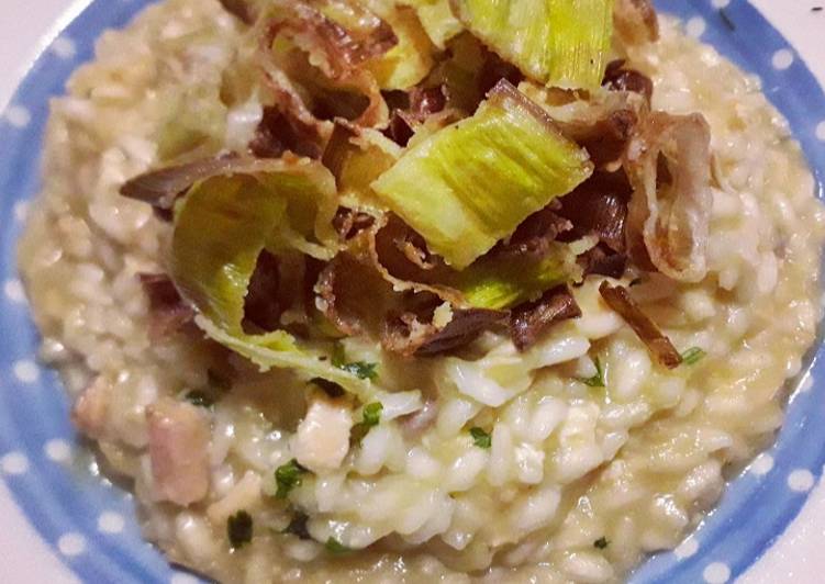 Risotto salmone, crema di porri e rondelle di porro fritto