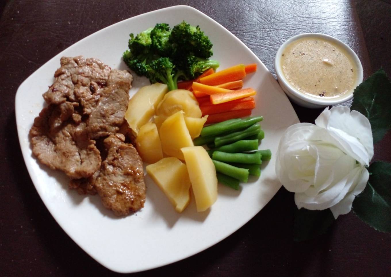 Beef bulgogi steak with mushroom sauce