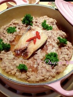 港式鹹魚肉餅煲仔飯 的食譜成品照片
