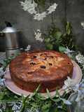 Torta yogurt, more e frutta sciroppata