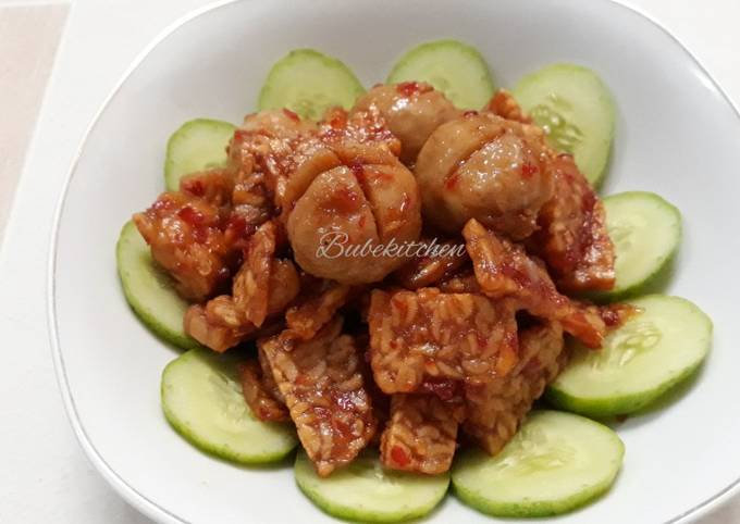 Resep Oseng Tempe Bakso Pedas Manis oleh Bubekitchen - Cookpad