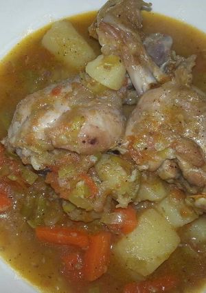 Foto principal de Estofado de pollo con verduras