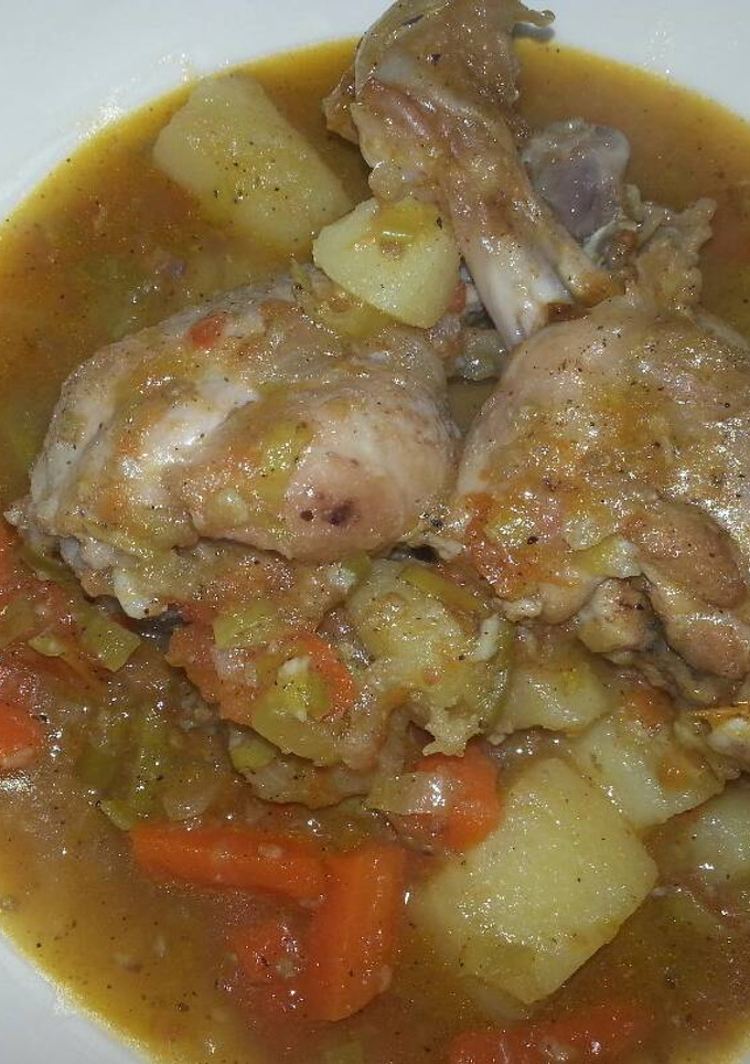 Una foto de Estofado de pollo con verduras