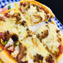 A picture of Creamy Tikka pizza.