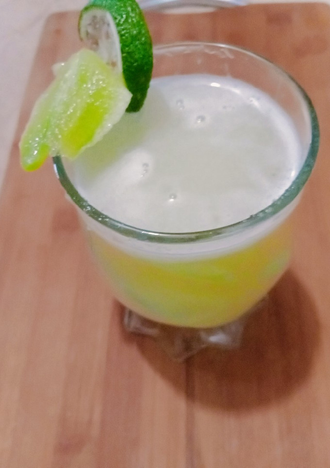 A picture of Cucumber lemonade.