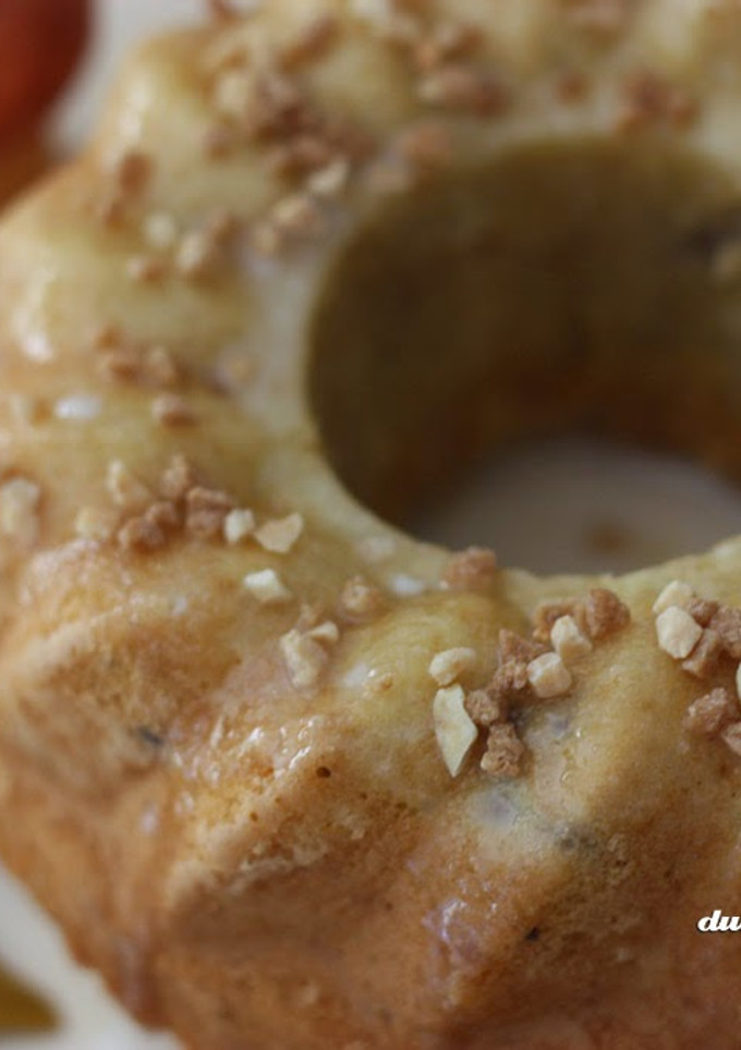 Una foto de Bundt cake de calabaza, coco y nueces