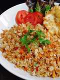 ข้าวผัดซอสโชยุกระเทียมกรอบ
