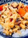 ข้าวหน้าไข่ผัดมะเขือเทศหนวดหมึกยักษ์