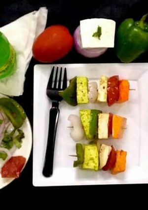 A picture of Tricolour paneer tikka.