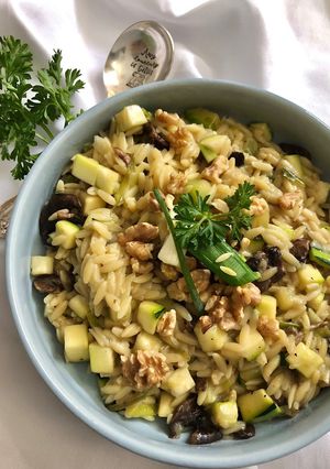 Une photo de Risotto d’orzo champignon courgettes