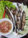 Cá trứng nướng chấm mắm me
