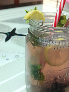 திராட்சை மோஜிட்டோ(grapes mojito recipe in tamil) செய்முறை முக்கிய புகைப்படம்