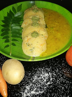 રવા ઈડલી(rava idli in Gujarati) રેસીપી મુખ્ય ફોટો