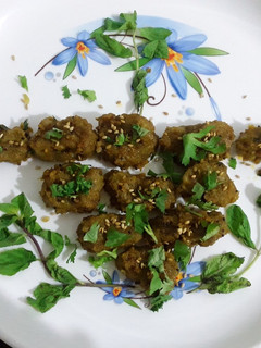 ફુદીના મુઠીયા(fudina muthiarecipes in Gujarati) રેસીપી મુખ્ય ફોટો