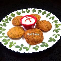 A picture of Bajra Methi Puri.