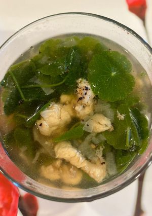 Hình của món Canh rau má nấu thịt gà.