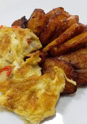 A picture of Fried plaintain and fried egg.